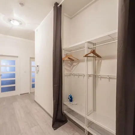 Crown Apartment *