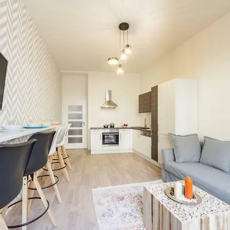 Crown Apartment *